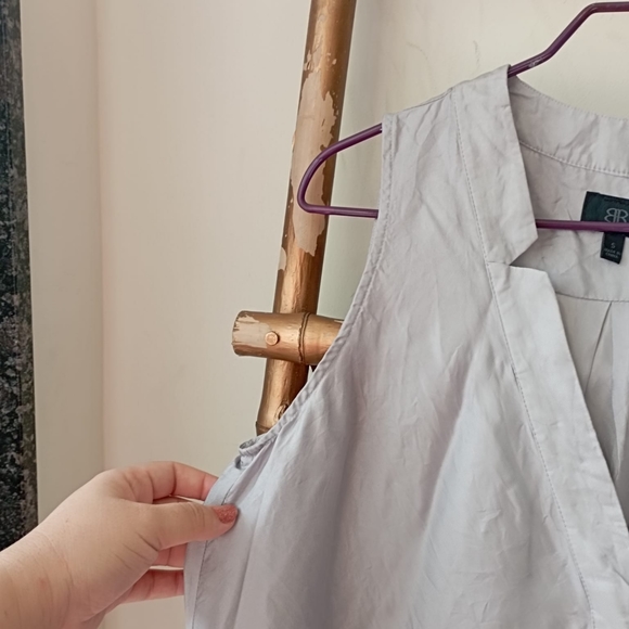 ♥️ Banana Republic Light Grey Elegant Top - Picture 4 of 17